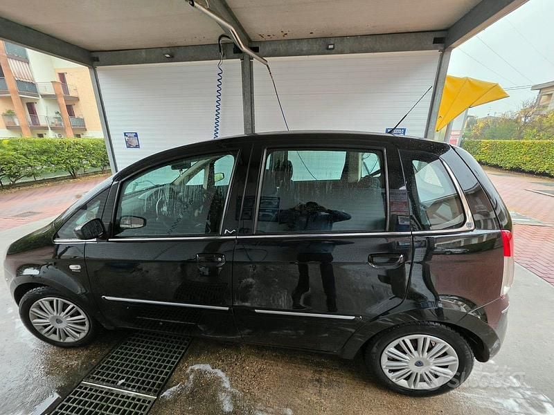 Usata Lancia Musa 95 CV (69 kW) 2008 Nero Monovolume