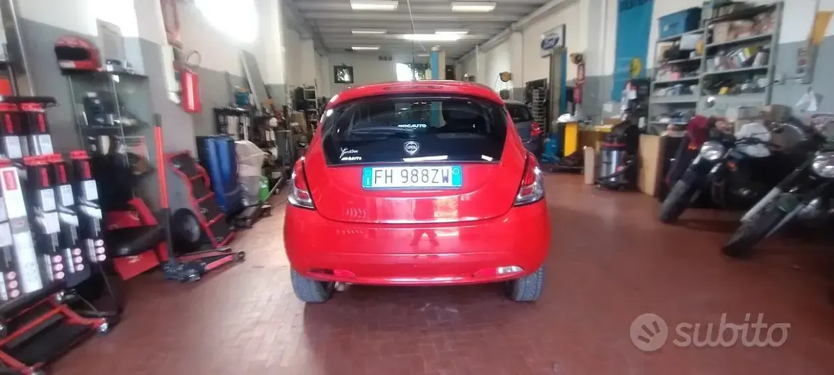 Usata Lancia Ypsilon 69 CV (50 kW) 2017 Rosso Utilitaria