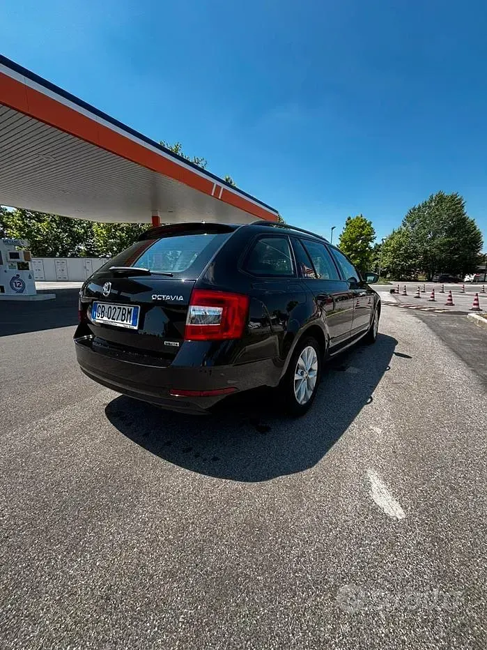 Usata Skoda Octavia 131 CV (96 kW) 2020 Nero Station wagon