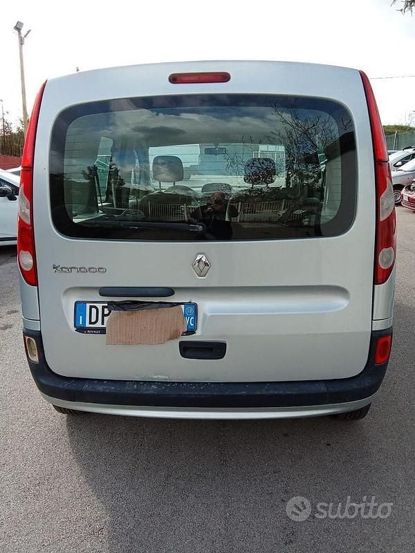 Usata Renault Kangoo 106 CV (77 kW) 2010 Grigio Berlina
