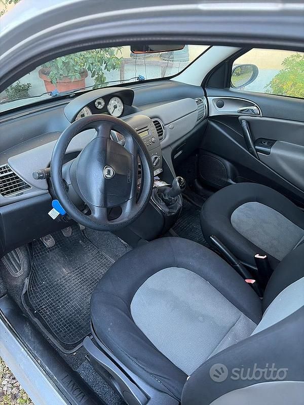 Usata Lancia Ypsilon 70 CV (51 kW) 2005 Utilitaria