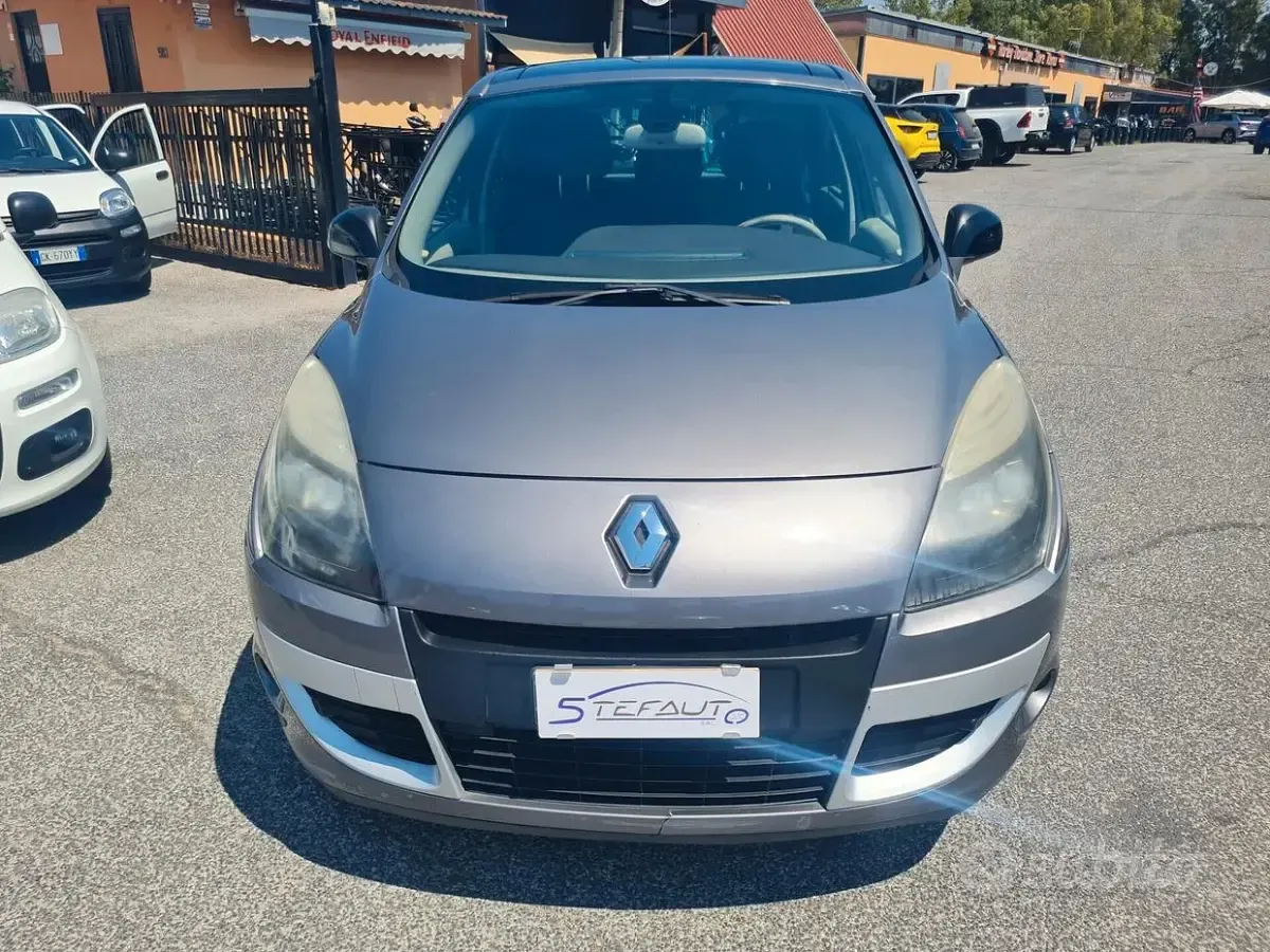 Usata Renault Scénic III Luxe 110 CV (80 kW) 2011 Grigio Monovolume