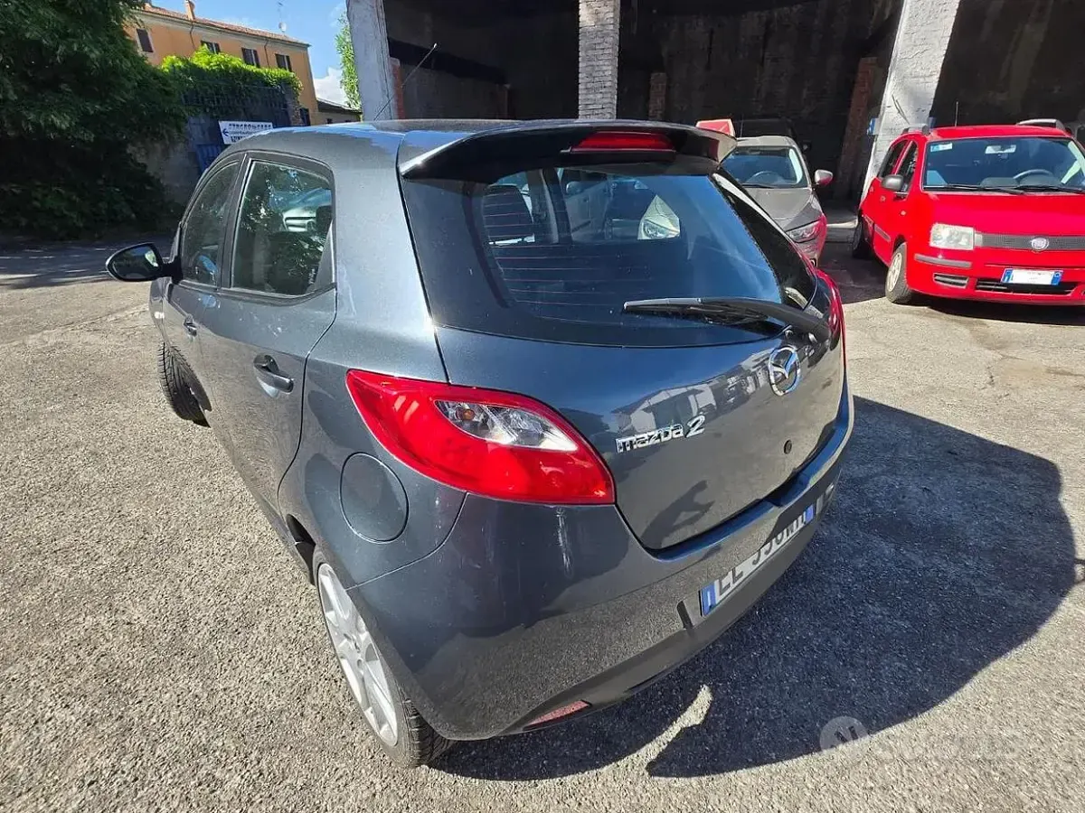 Begagnad Mazda 2 Sporty 95 HK (69 kW) 2012 Grå Halvkombi