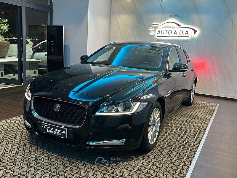 Usata Jaguar XF Portfolio 180 CV (132 kW) 2017 Nero Berlina