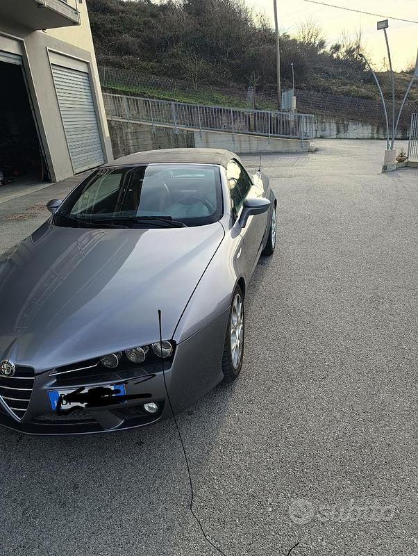 Usata Alfa Romeo Spider 200 CV (147 kW) 2007 Grigio Cabrio