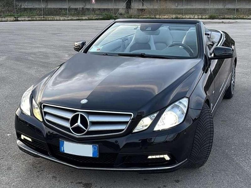 Usata Mercedes E220 Avantgarde 170 CV (125 kW) 2010 Nero Cabrio