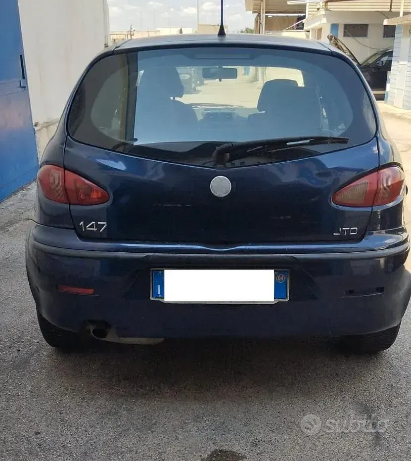 Usata Alfa Romeo 147 Distinctive 116 CV (85 kW) 2004 Blu Utilitaria