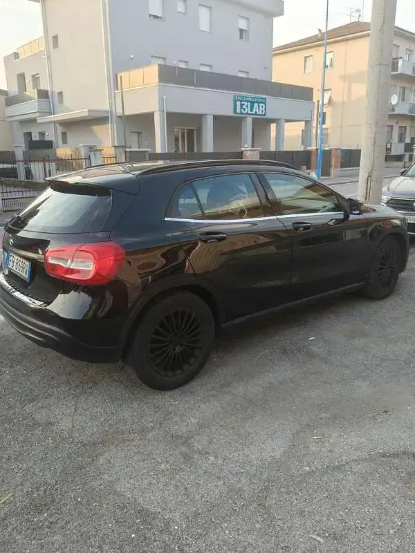 Usata Mercedes GLA200 Business 136 CV (100 kW) 2017 SUV