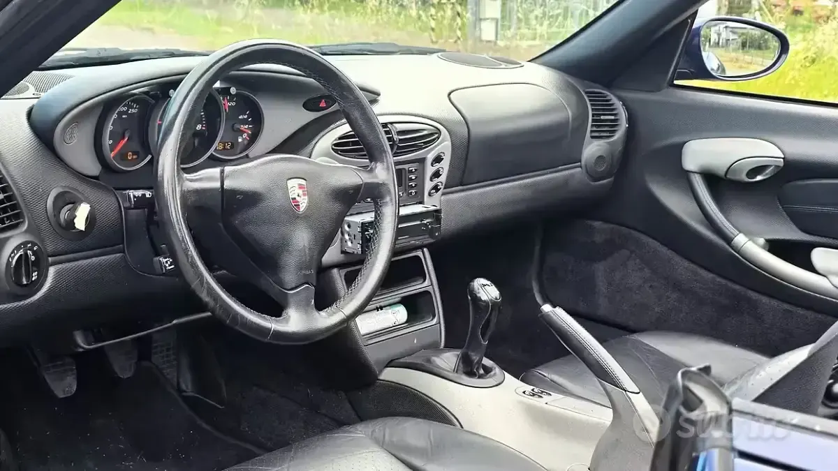 Second-hand Porsche Boxster 220 CP (161 kW) 2001 Albastru Cabrio