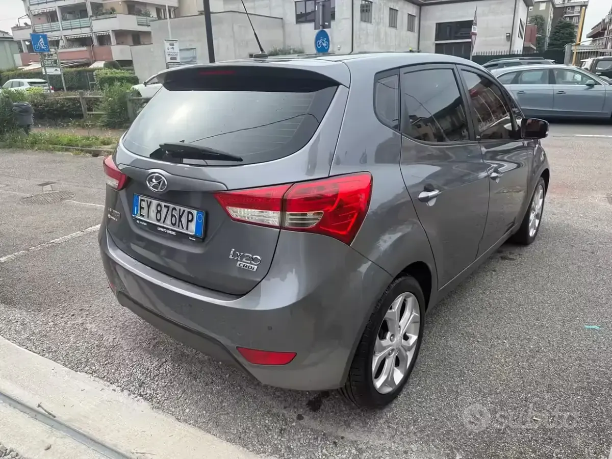 Usata Hyundai ix20 Xpossible 90 CV (66 kW) 2015 Grigio Utilitaria