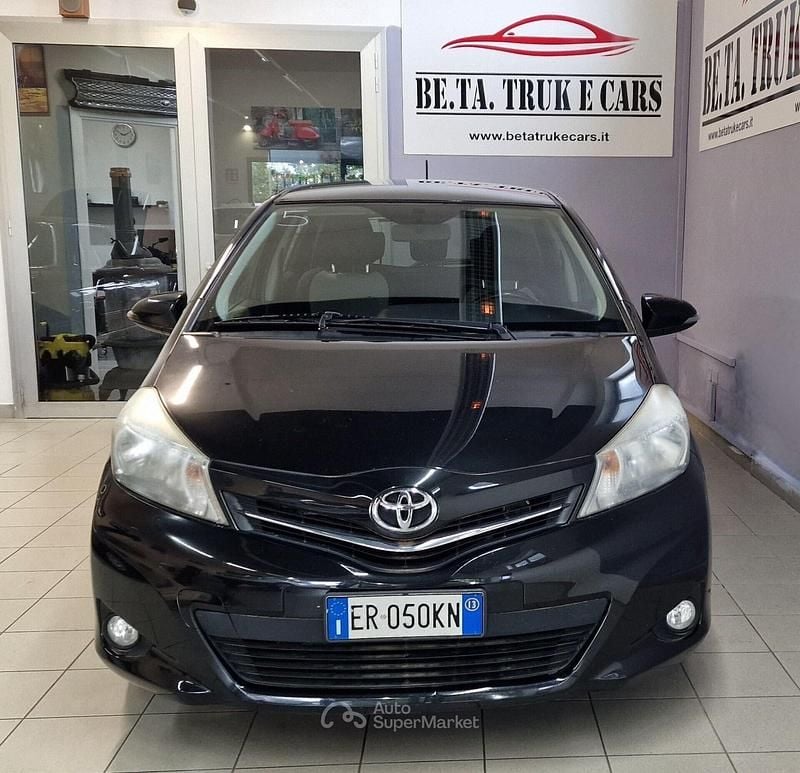 Usata Toyota Yaris Lounge 90 CV (66 kW) 2013 Nero Berlina