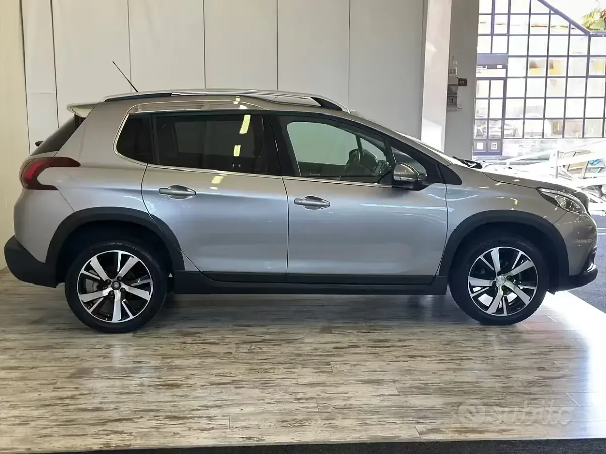 Usata Peugeot 2008 Allure 102 CV (75 kW) 2019 Grigio SUV