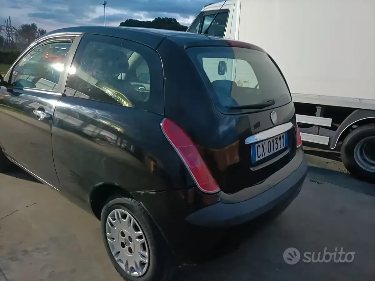 Usata Lancia Ypsilon 75 CV (55 kW) 2008 Nero Utilitaria
