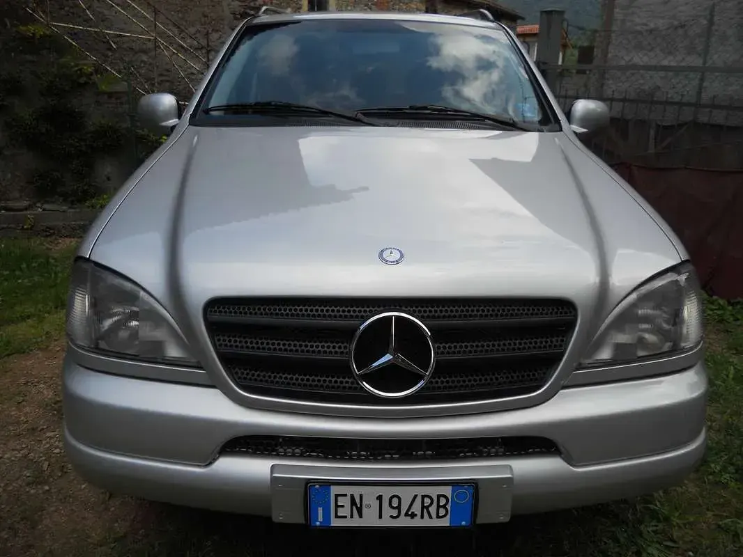 Usata Mercedes ML320 218 CV (160 kW) 2000 Grigio SUV