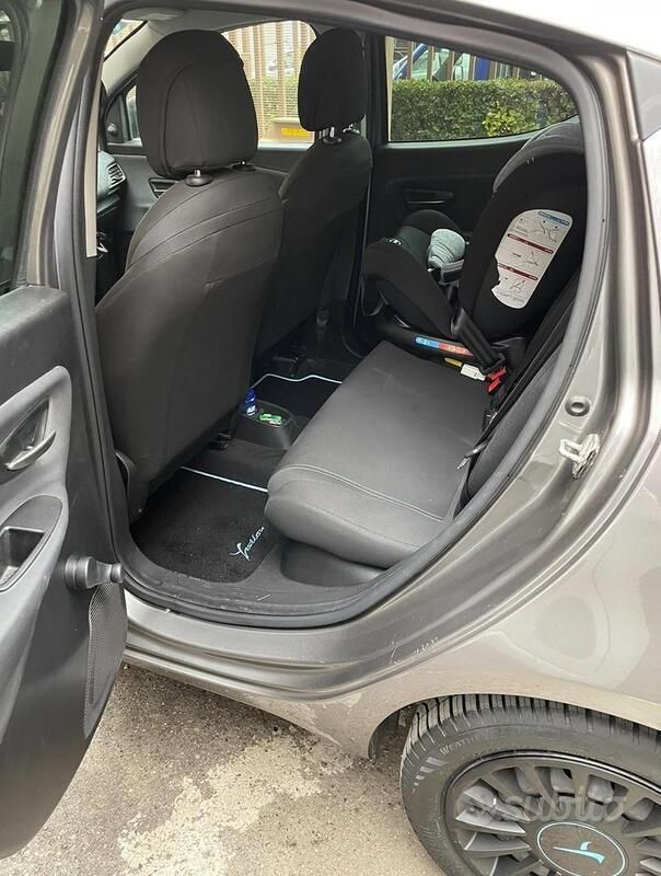 Usata Lancia Ypsilon Gold 69 CV (50 kW) 2013 Grigio Utilitaria