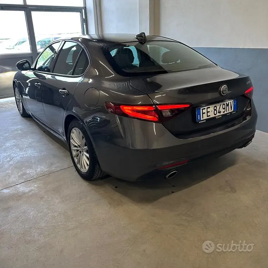 Usata Alfa Romeo Giulia Business 180 CV (132 kW) 2016 Grigio Berlina