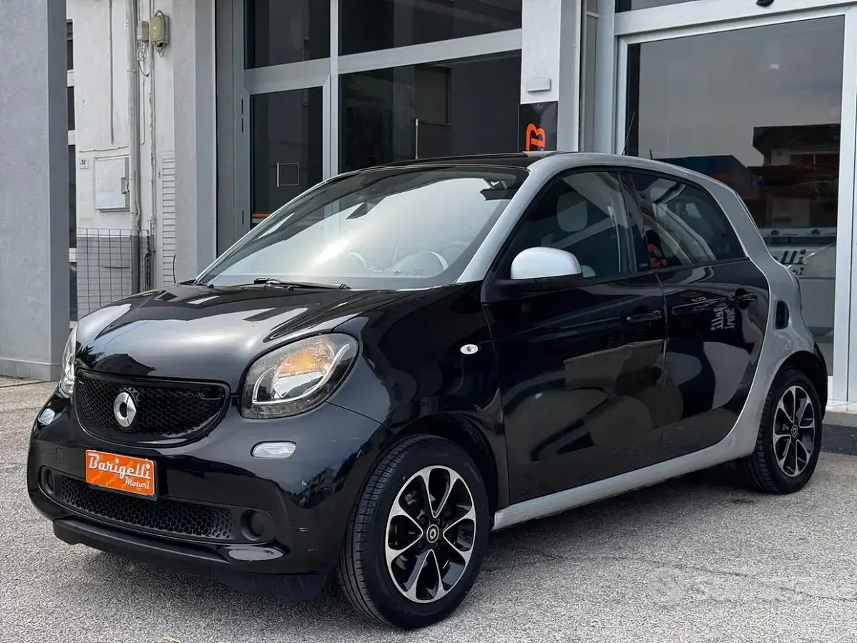 Usata Smart ForFour Passion 71 CV (52 kW) 2015 Nero Utilitaria
