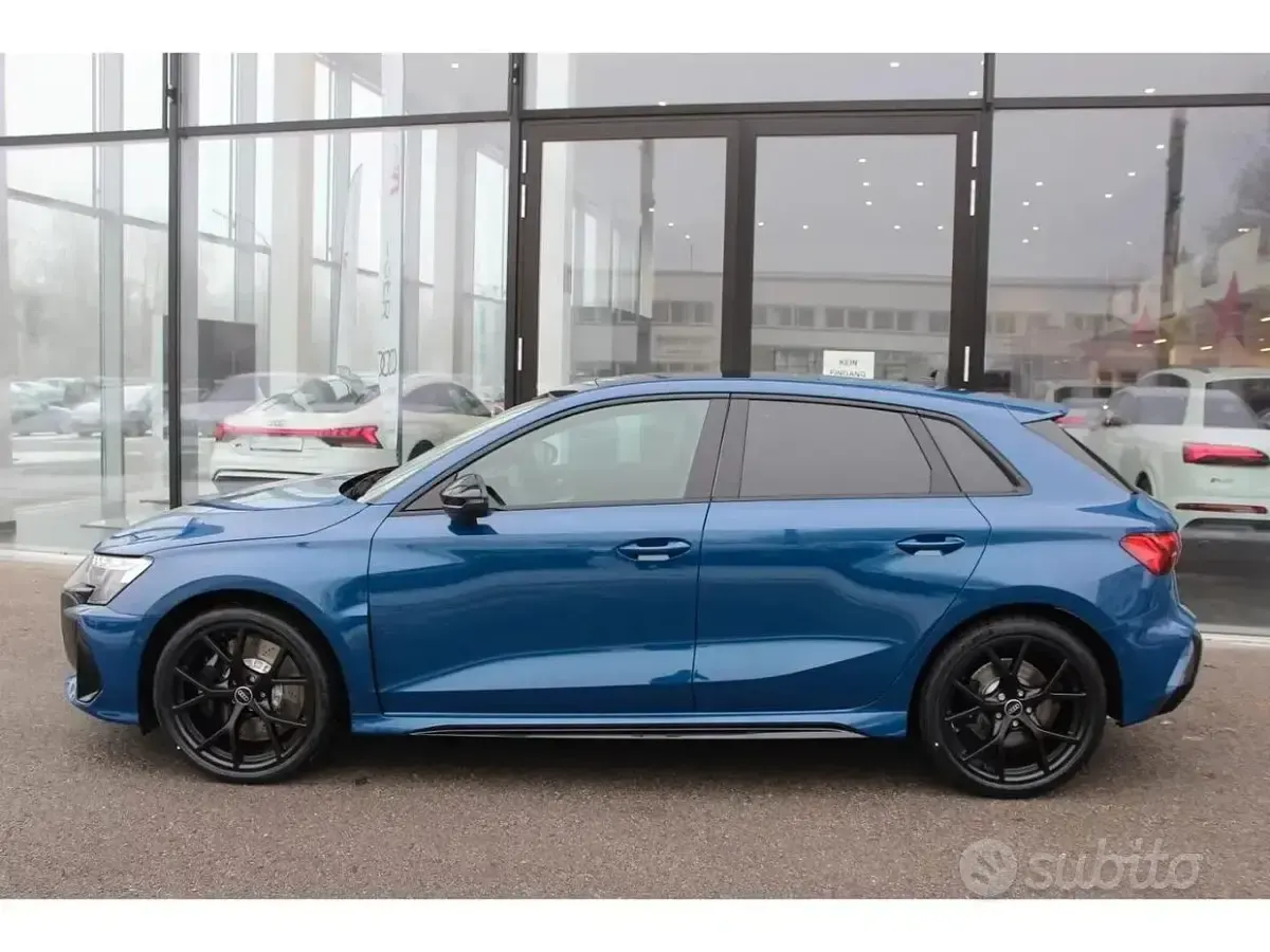 Usata Audi RS3 Sportback 400 CV (294 kW) 2026 Blu Utilitaria