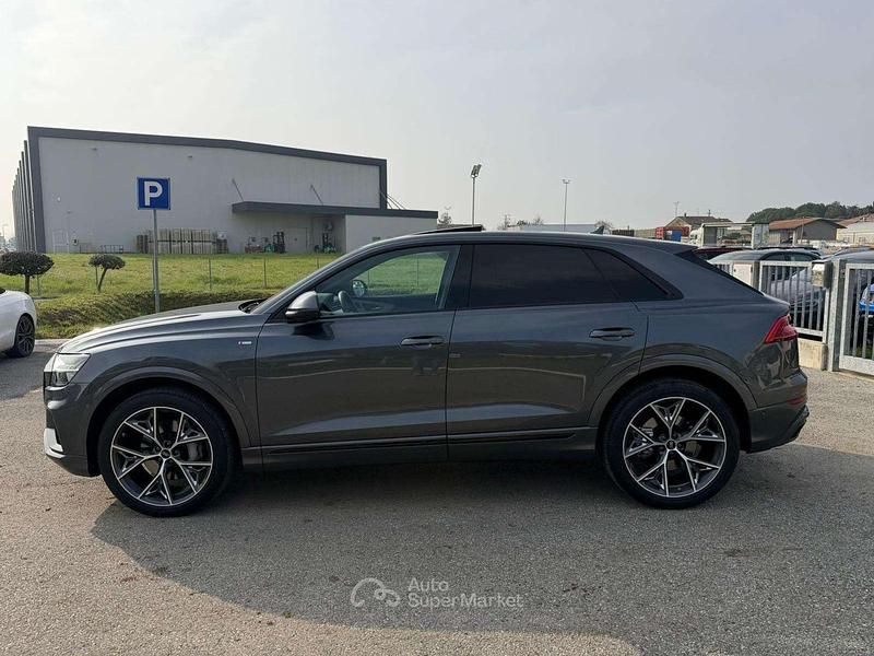 Usata Audi Q8 Sport 340 CV (250 kW) 2023 Grigio daytona SUV