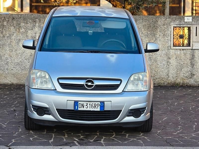 Usata Opel Meriva 90 CV (66 kW) 2008 Argento Monovolume