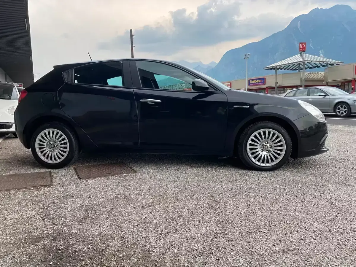 Usata Alfa Romeo Giulietta Progression 105 CV (77 kW) 2011 Nero Utilitaria