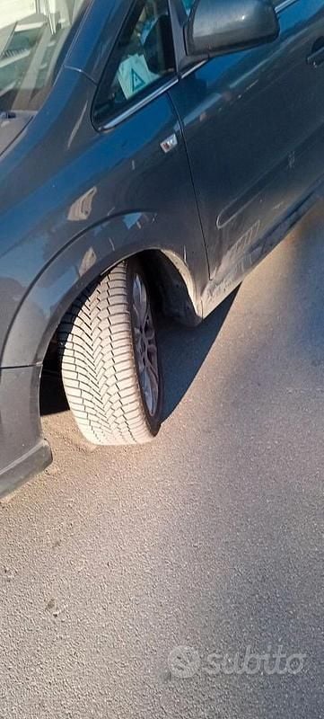 Usata Opel Zafira 150 CV (110 kW) 2010 Grigio Monovolume