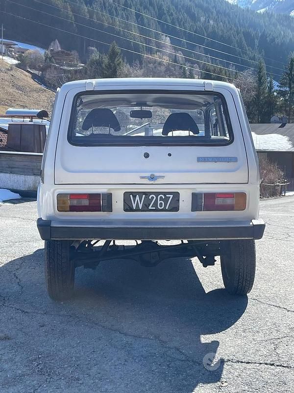 Usata Lada niva 78 CV (57 kW) 1987 Bianco SUV