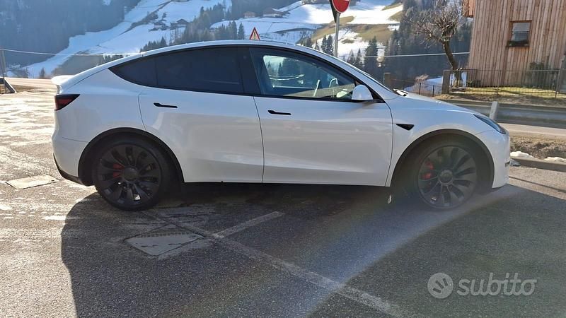Usata Tesla Model Y Performance 392 kW (534 CV) 2022 Bianco SUV