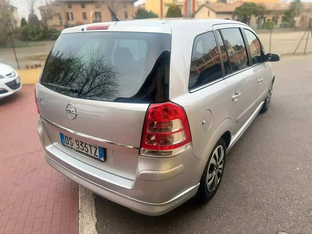 Usata Opel Zafira 115 CV (84 kW) 2009 Grigio Monovolume