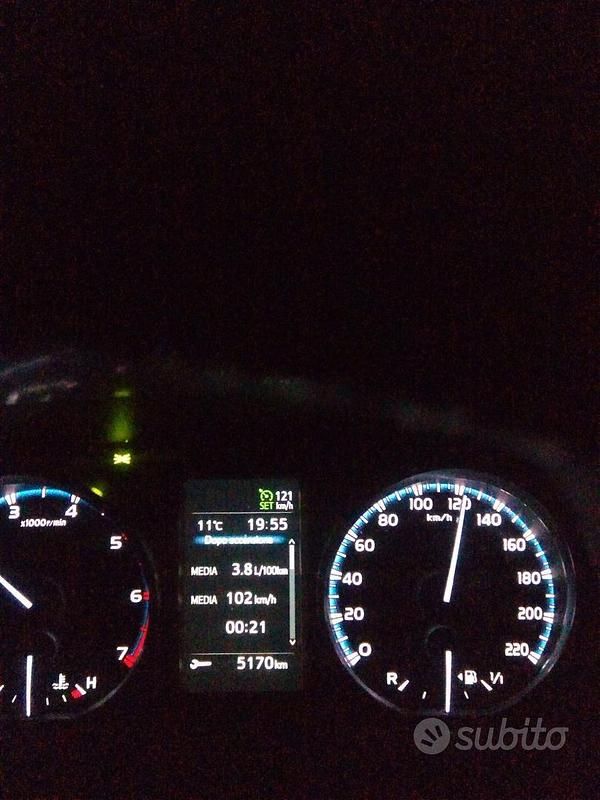 Usata Toyota RAV4 Lounge 143 CV (105 kW) 2016 Nero SUV