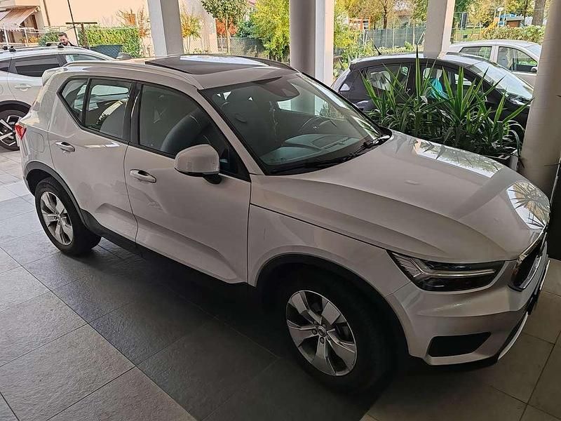 Usata Volvo XC40 Momentum 150 CV (110 kW) 2018 Argento SUV