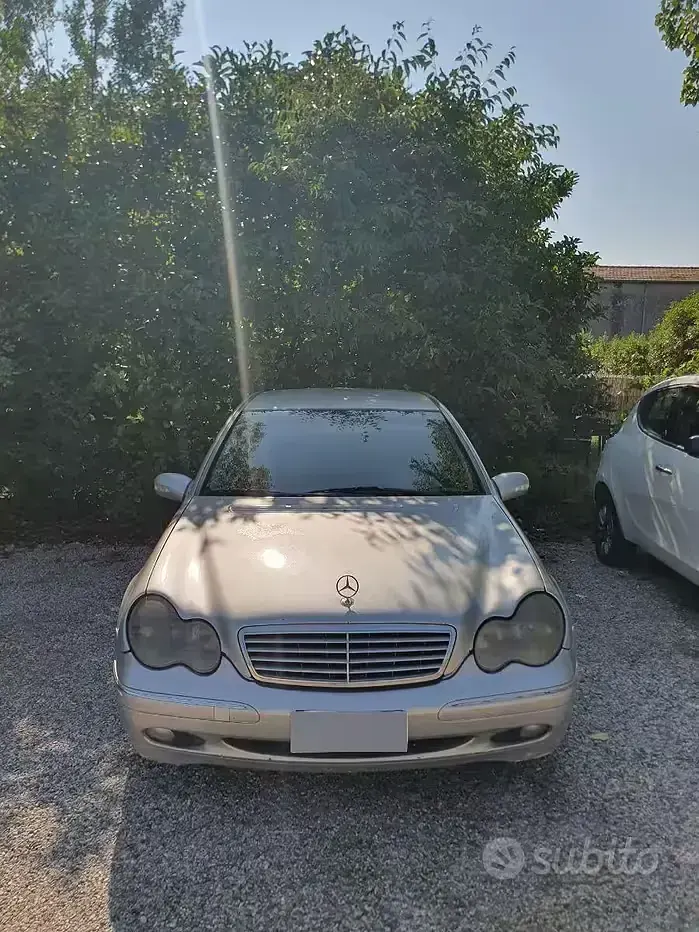 Usata Mercedes C220 143 CV (105 kW) 2001 Grigio Berlina