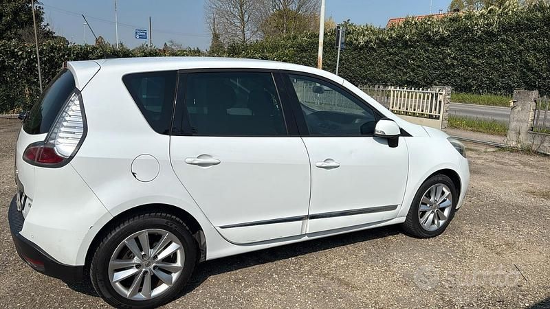 Usata Renault Scénic III XMOD 110 CV (80 kW) 2013 Bianco Monovolume