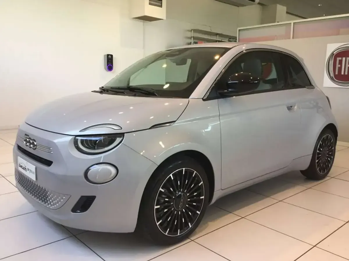 Nuova Fiat 500 Icon 65 CV (47 kW) 2026 Blu/azzurro Berlina