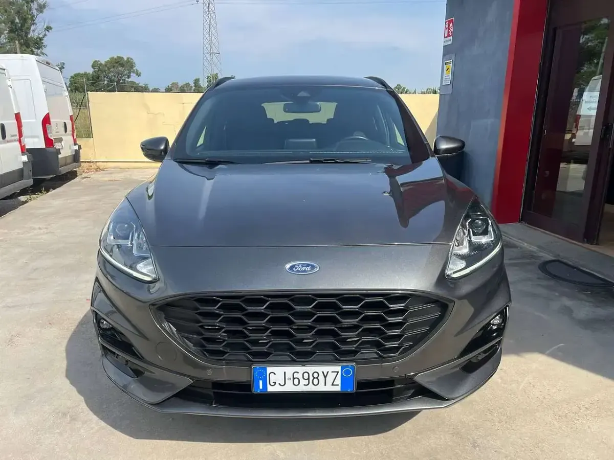 Usata Ford Kuga ST-Line 152 CV (111 kW) 2022 Grigio SUV