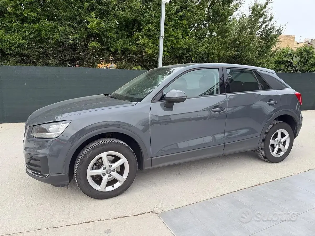 Usado Audi Q2 116 CV (85 kW) 2019 Gris SUV
