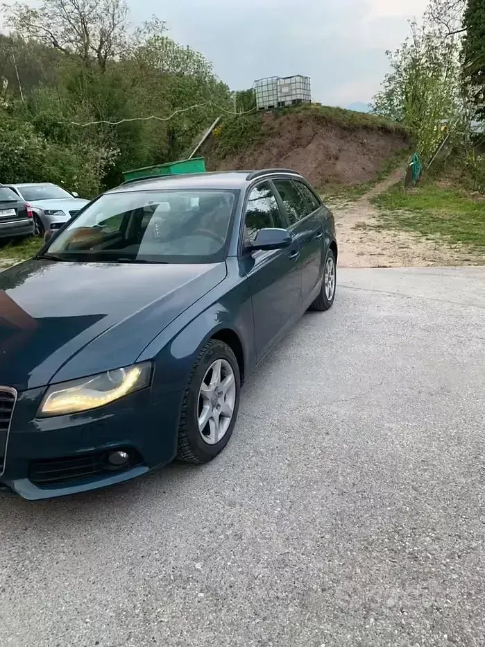 Gebraucht Audi A4 143 PS (105 kW) 2010 Blau Kombi