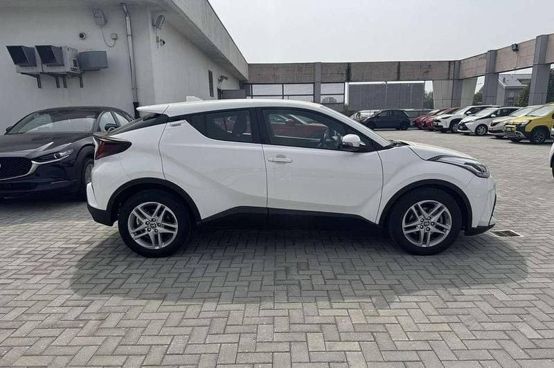 Usata Toyota C-HR Active 122 CV (89 kW) 2023 Bianco SUV