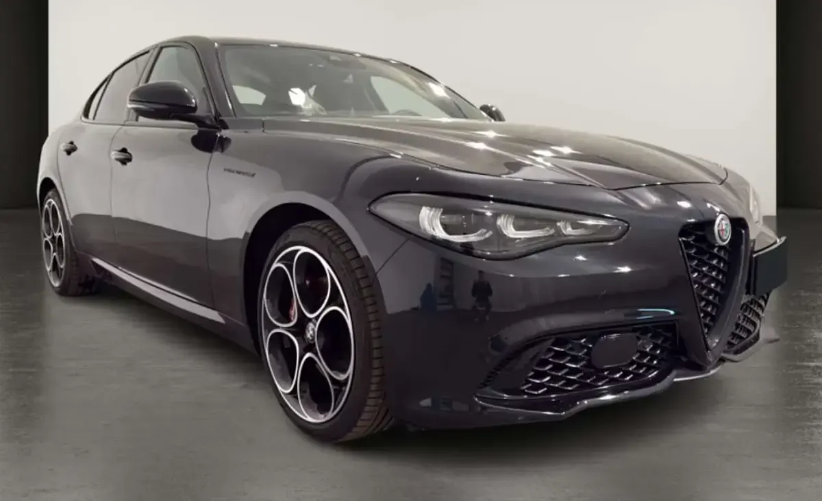 Usata Alfa Romeo Giulia Competizione 280 CV (205 kW) 2023 Nero Berlina