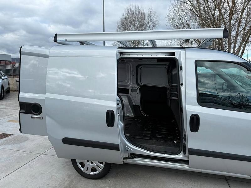 Usata Fiat Doblò 105 CV (77 kW) 2020 Argento Monovolume