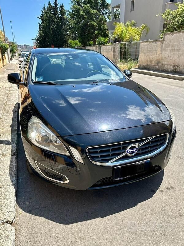 Usata 2011 Volvo S60 Momentum Tre volumi | 7100 € (Buon prezzo) - Immagine 1/4