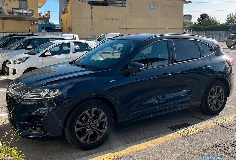 Usata Ford Kuga 120 CV (88 kW) 2022 Blu SUV