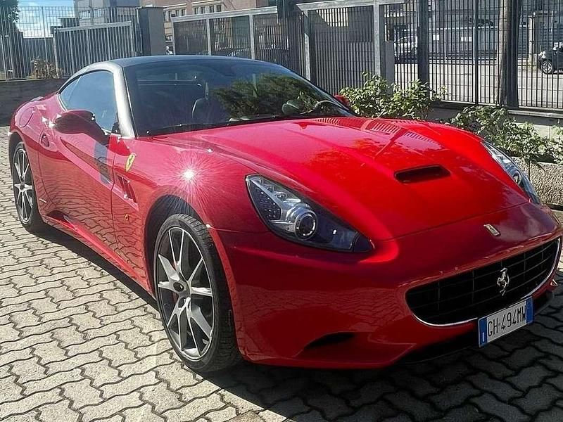Usata Ferrari California 460 CV (338 kW) 2011 Rosso Cabrio