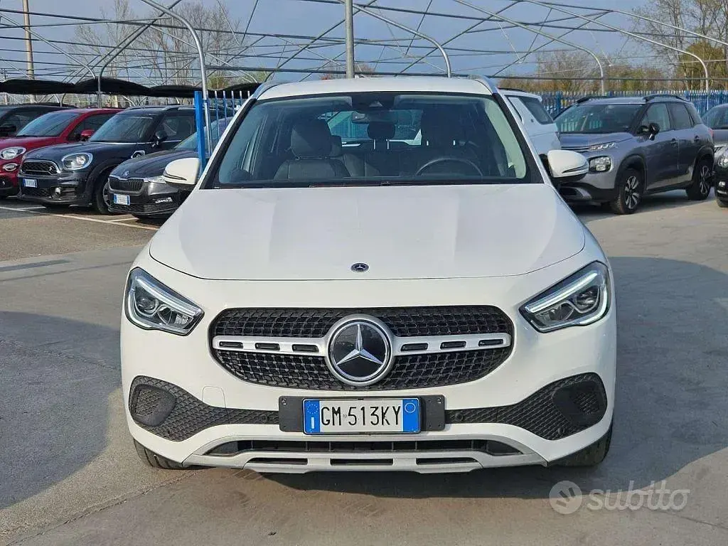 Käytetty Mercedes GLA180 Business 116 HP (85 kW) 2022 Valkoinen Katumaasturi