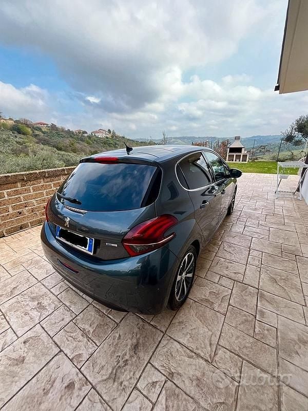 Usata Peugeot 208 Allure 82 CV (60 kW) 2016 Grigio Utilitaria