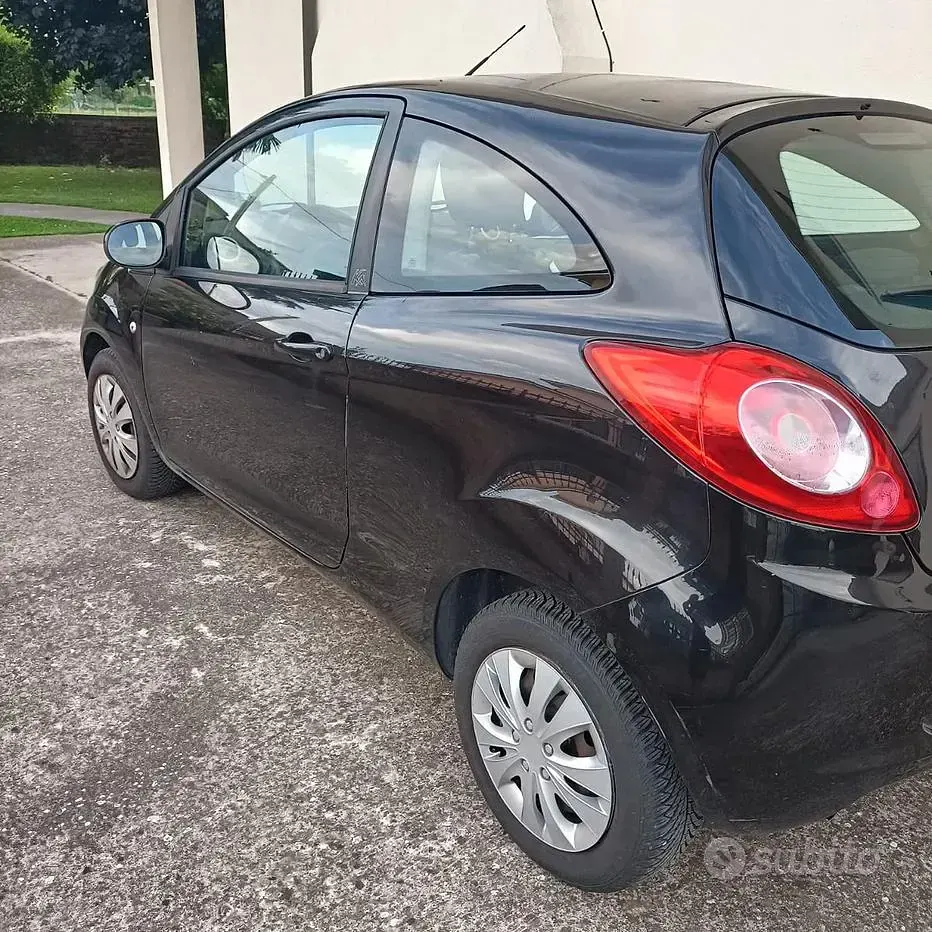 Usata Ford Ka 69 CV (50 kW) 2010 Nero Utilitaria