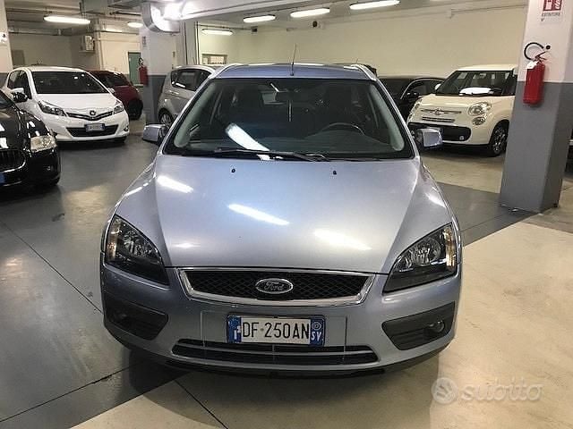 Begagnad Ford Focus S 116 HK (85 kW) 2007 Blå Kombi
