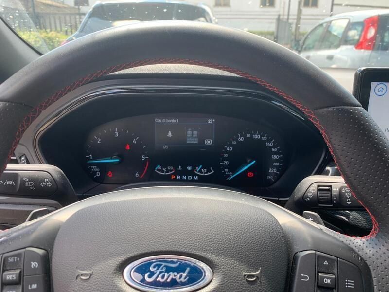 Usata Ford Focus ST-Line 119 CV (87 kW) 2022 Grigio Berlina