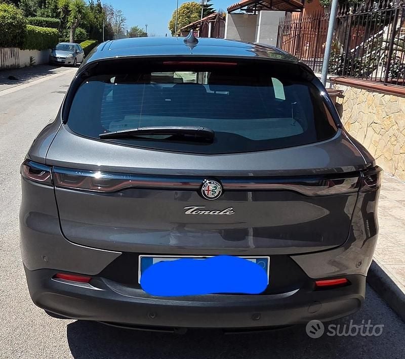 Usado Alfa Romeo Tonale Sprint 131 CV (96 kW) 2023 Gris SUV