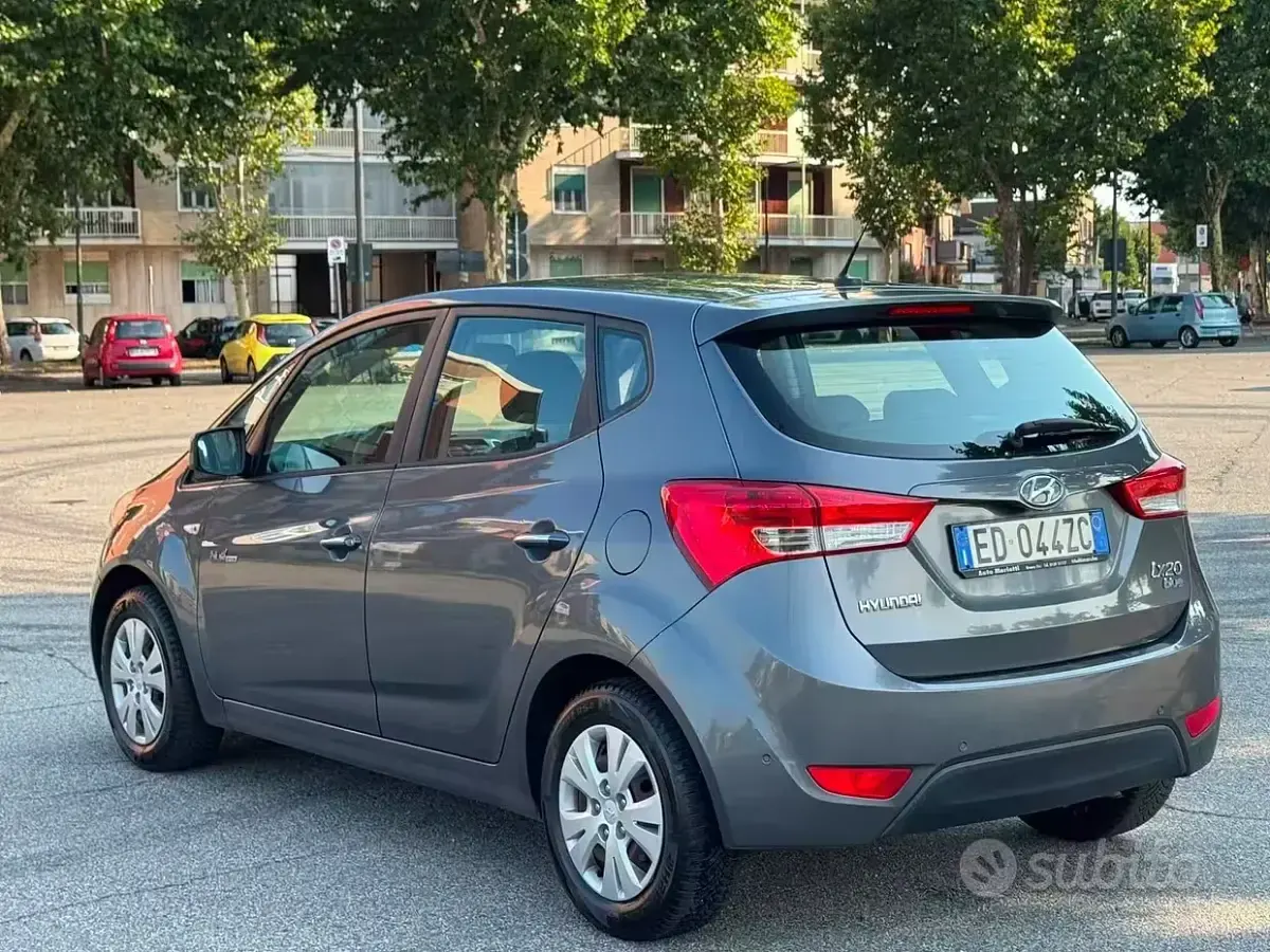 Usata Hyundai ix20 Comfort 90 CV (66 kW) 2011 Grigio Utilitaria